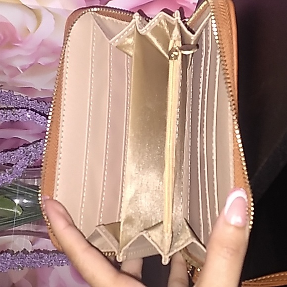 Lovely wallet 🌞😍 - Picture 4 of 7